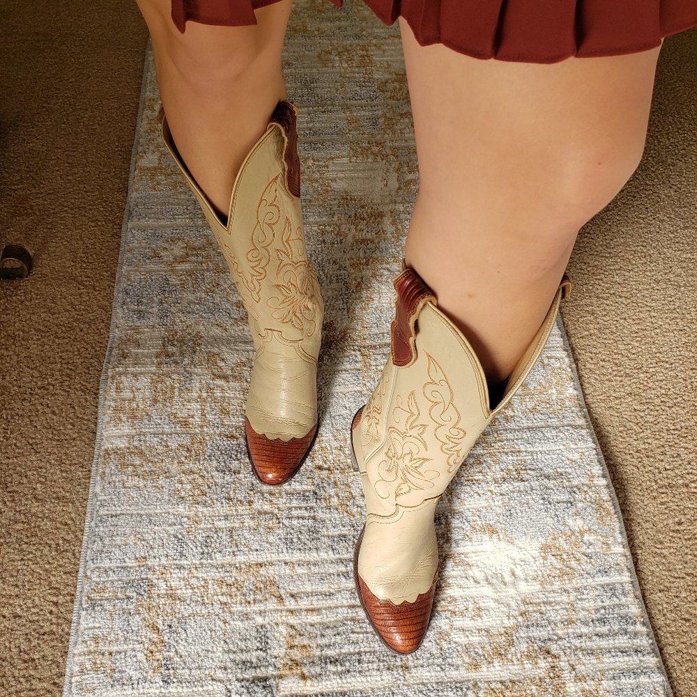 Justin Women's Vintage Cowgirl Boots Model L 4430 Size 7.5  Snakeskin Leather